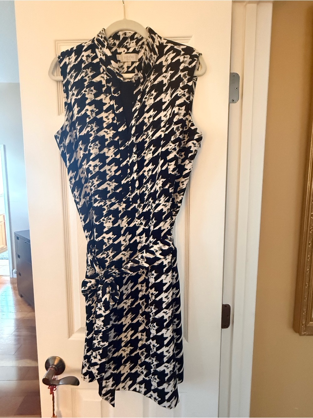 Hobbs Sleeveless Houndstooth Tie-Waist Dress - Black & White